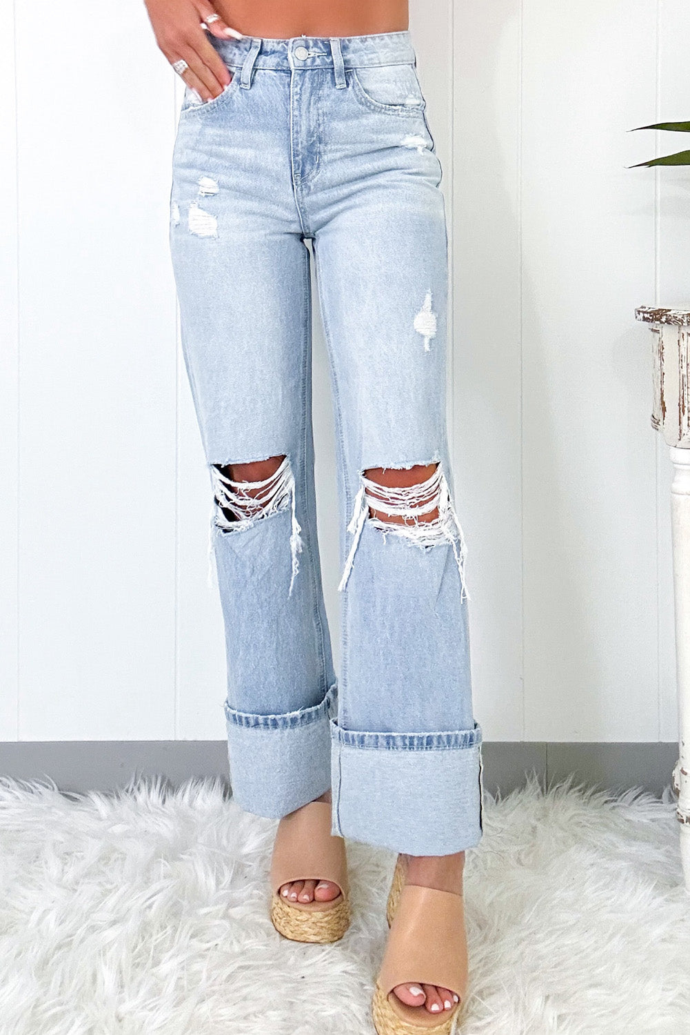 (Preoder 4.20)Light Wash Distressed Flare Jeans